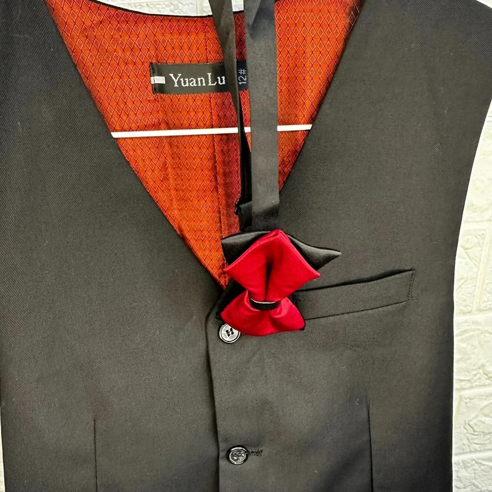 Yuan Lu Boys Black Formal Dress Suit Vest Lining Red Diamond‎ Sz 12 with Bow Tie